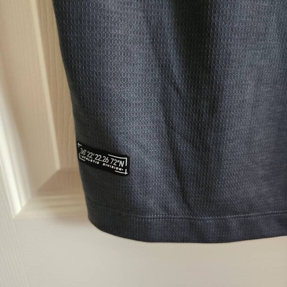 Athletic Works Pocket Tee Size S Grey w/ Zipper Storage Pocket - Picture 8 of 9